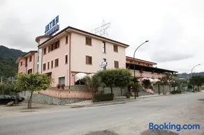Hotel Canada - Image 1