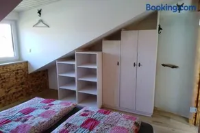 Komplette Dachwohnung mit Balkon und Bergblick - Image 4