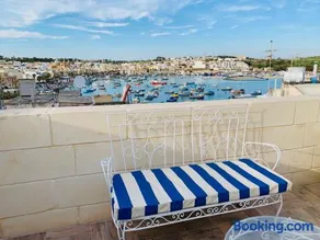 Anthony's Sea Stay - Image 1