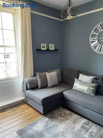 Cosy 2 bed flat in Crickhowell - Image 4