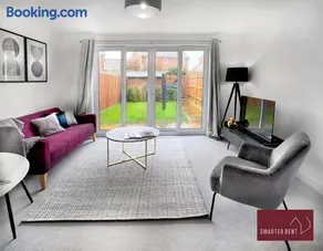 Bracknell 2 Bedroom House Garden Parking - Image 2