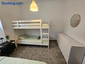Guest room close airport - Image 5