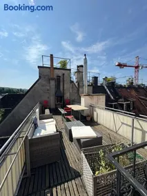Rustic lakeside gem with rooftop looking to Zurich see - Image 2