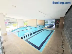 Stylish High-Rise Escape Pool, Hot Tub & Cinema - Image 5