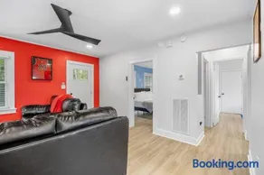 Half Off Prices! 2 Miles to Downtown Front Street! Free Parking! - Image 5
