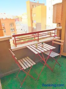 Acogedor estudio con terraza y AC - Image 1