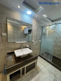 Sea view apartment - Image 2
