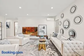Modern New 3B Home Fully Stocked & Cozy & Sunlight - Image 2