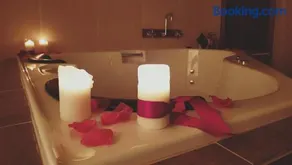 Overdale Luxury Spa Suite - Image 4