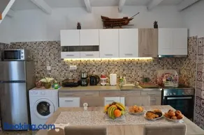 Michalis Captain Home - Image 1