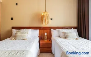 | Suite Boutique P/2 • Swim Up·Patio & Kitchenette - Image 1
