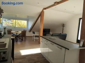 Appartement au calme, dans résidence sécurisée avec place de stationnement - Image 2