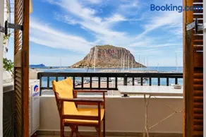 Matroni's House - Seafront Getaway in Monemvasia - Image 3