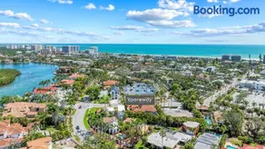 Tranquility - 4000 Sq ft of Luxury - Private Pool/Spa, Walk Everywhere, Pet Friendly - Image 1