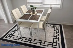2024-Built 3BR Cambridge Townhome Sleeps 7 with Free Parking, WiFi, Full Kitchen, Laundry & Foosball - 8 Mins to African Lion Safari - Great for Families, Groups & Work Stays! - Image 2