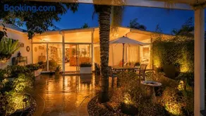 Midcentury Modern Home near Beach! Sleeps 6! LOOK and BOOK! - Image 1