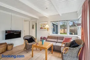 Cosy Holiday Home With Modern Facilities, Large Terraces, Shelter And Outdoor Shower Just 200 Metres From Skødshoved Beach And The Marina - Image 1