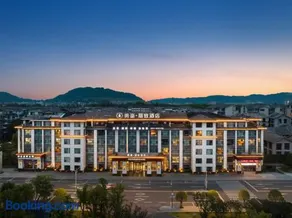 Mehood Lestie, Langzhong Ancient City - Image 1