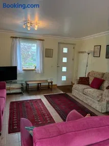 Maple House Apartment - Image 4