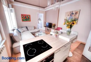 Crown Apartment - Your Royal Stay - Image 2