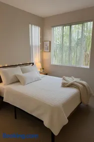 Sunny Marina Del Rey Apartment- Hot Tub, Game Room, BBQ, Projector - Image 5