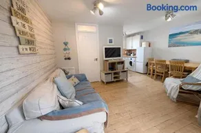 65 Strawberry Hill, Tolroy Manor - Image 4