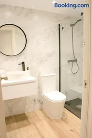 Sweet BCN Three Bedroom Apartment - Image 5