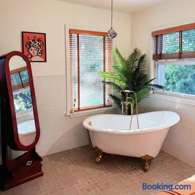 Cozy Home in Seattle - Image 2