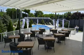 Road Star Hotel - Image 3
