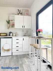 Swan Cabin - Image 3