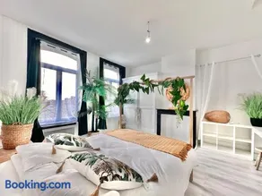 06 - Malibu Style, private room Close to train station, - Image 2