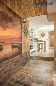 Deluxe Rustic Charlestown Themed Apartment - Image 2