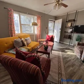Entire 2BR Home - 15 Min to Downtown & Parks - Image 1