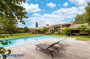 Villa con barbacoa, piscina privada y jardín - Image 1
