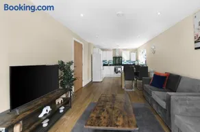 Heathrow Living 2BDR 2BA Apt by 360 Stays - Apt 12 - Image 2