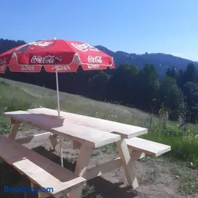 Chalet avec terrasse, jardin et barbecue | Vue ville - Image 4