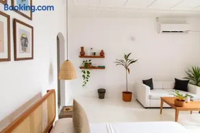 Srilax - Image 1