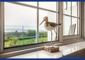 4 Bed Retreat with Balcony & Estuary views - Image 2