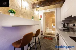 1BR Charming townhouse in capital city with WIFI by 360 Estates - Image 4