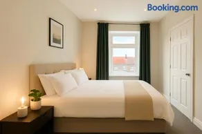 4 Bedroom Spacious House in Cardiff - Image 5