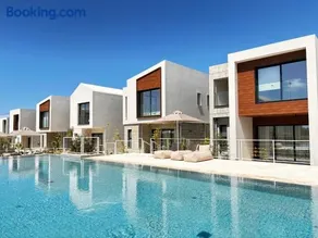 Avalon Gardens Pink&Blue Villa with swimming pools sauna restaurant gym - Image 2