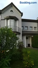 HOLIDAY HOME ALBARELLA ISLAND - Image 2