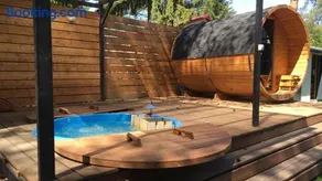 Luksusowa Willa pod Lasem, Otwock - Shared garden, sauna, wood hot tub between two apartments ! Hot tub seasonal May to October - Image 3