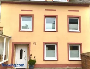 Klein und Fein für nach dem Wein, Römerstraße - Image 1