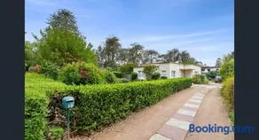 Charming Cottage Walk to City and Eat Street - Image 5