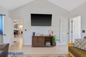 Country Cottage by the Bridge - Image 3