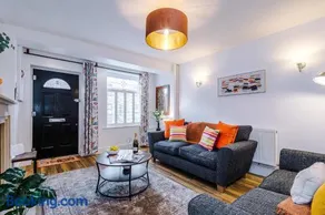 Spacious Old Post Office, 3 Bed in Nantwich by 53 Degrees Property - Perfect for Families and Groups - Image 3