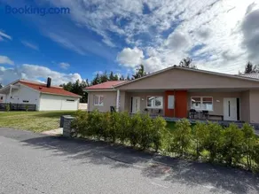 Beautiful terraced house with private parking - Image 1