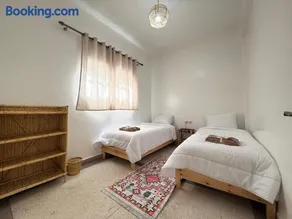 Orange Surf House - Image 2