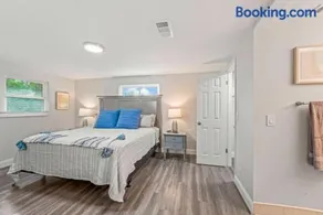 Oversized 4bed + Converted Bedroom, HEATED Pool + Hot Tub - Image 5
